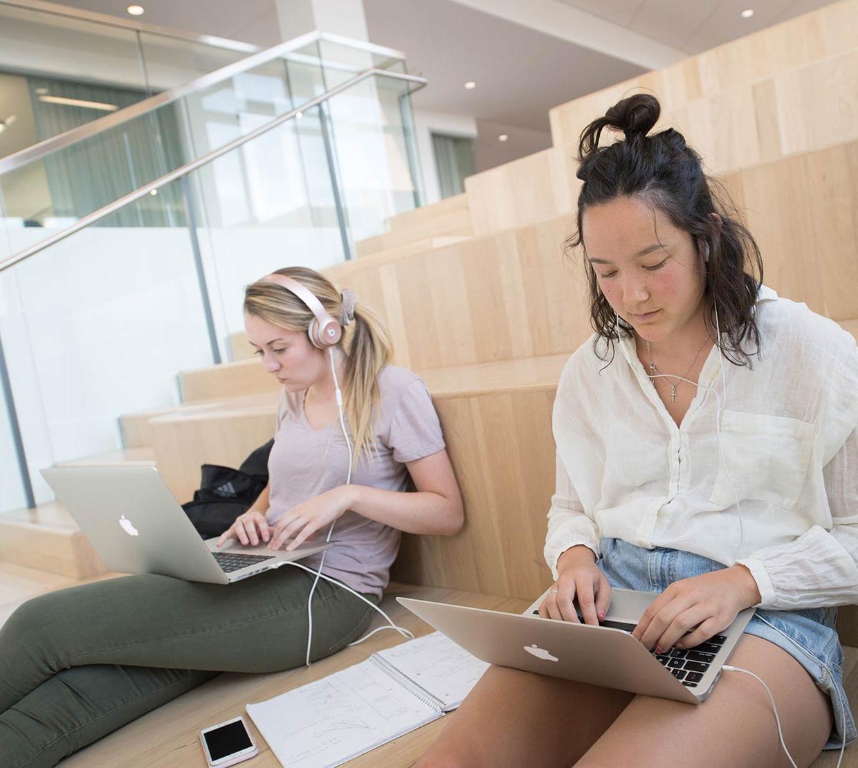 two female students studying in the Learning Innovation Center
