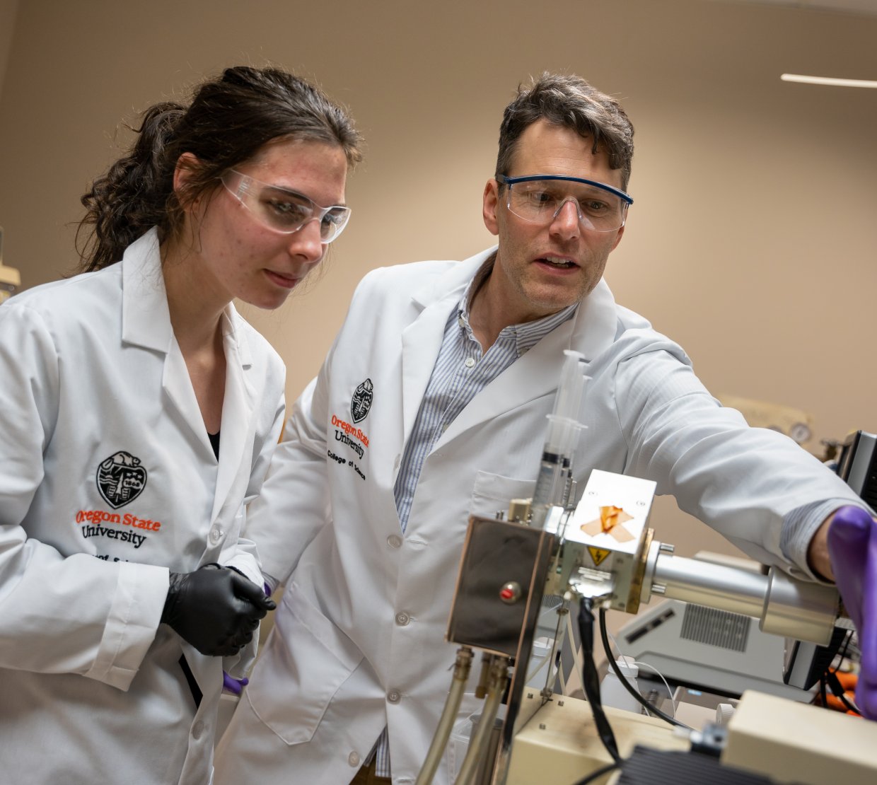 Two scientists use equipment in the GCE4All lab.