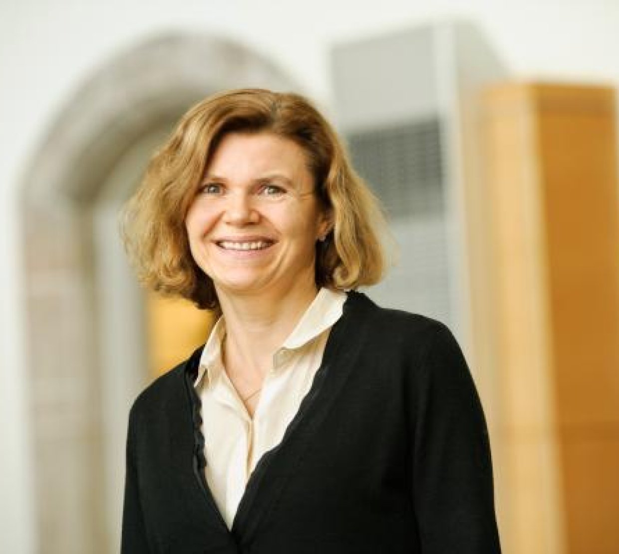 A headshot of a woman.