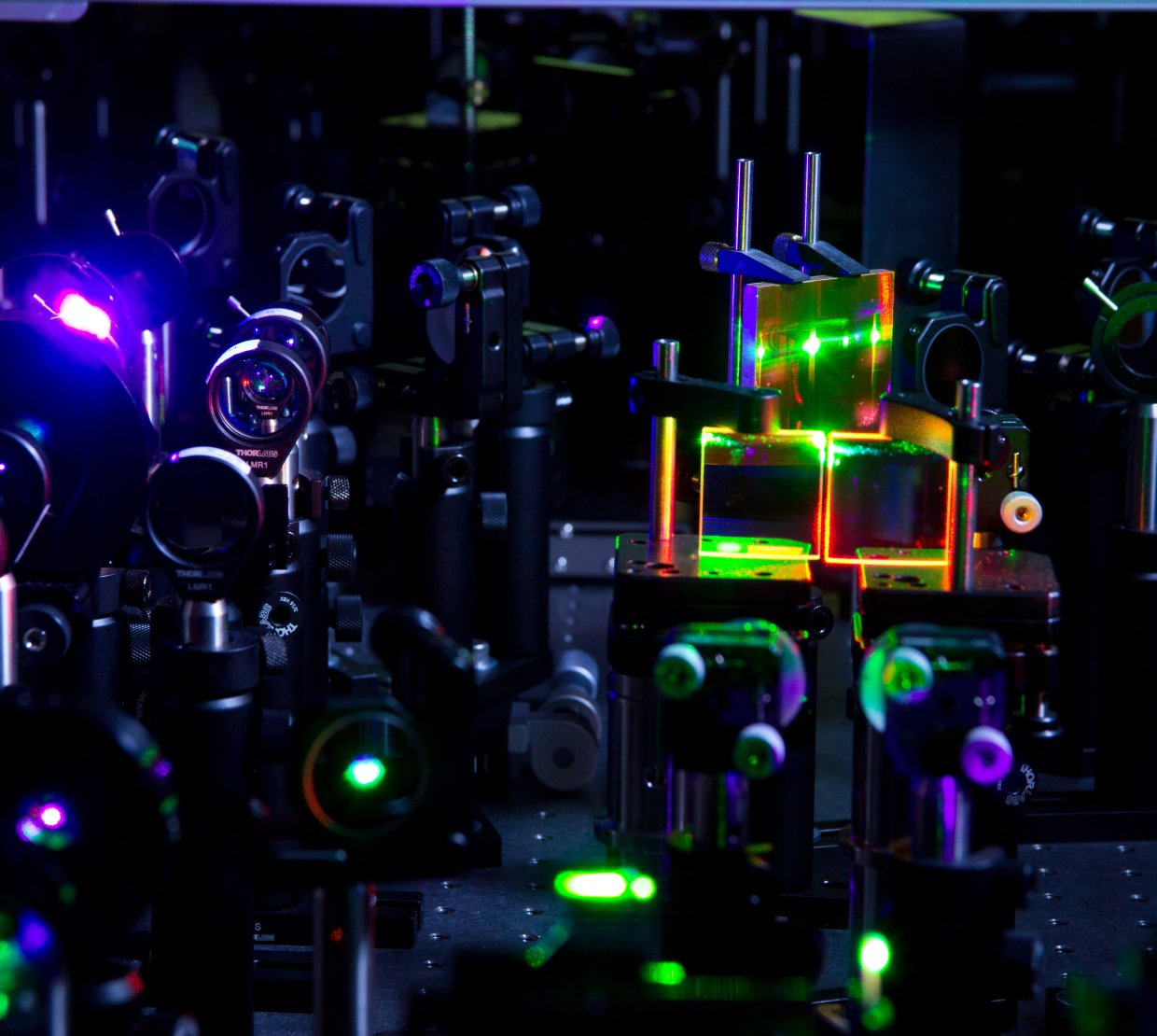 Lazers shine in mirrors.