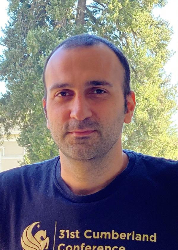 Portrait photo of Farid Bouya