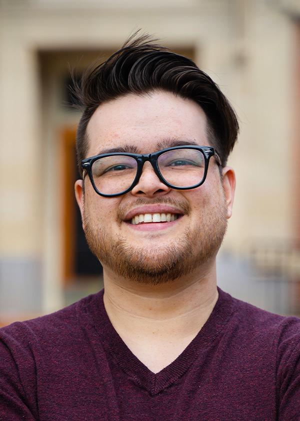 Portrait photo of Arie Henry