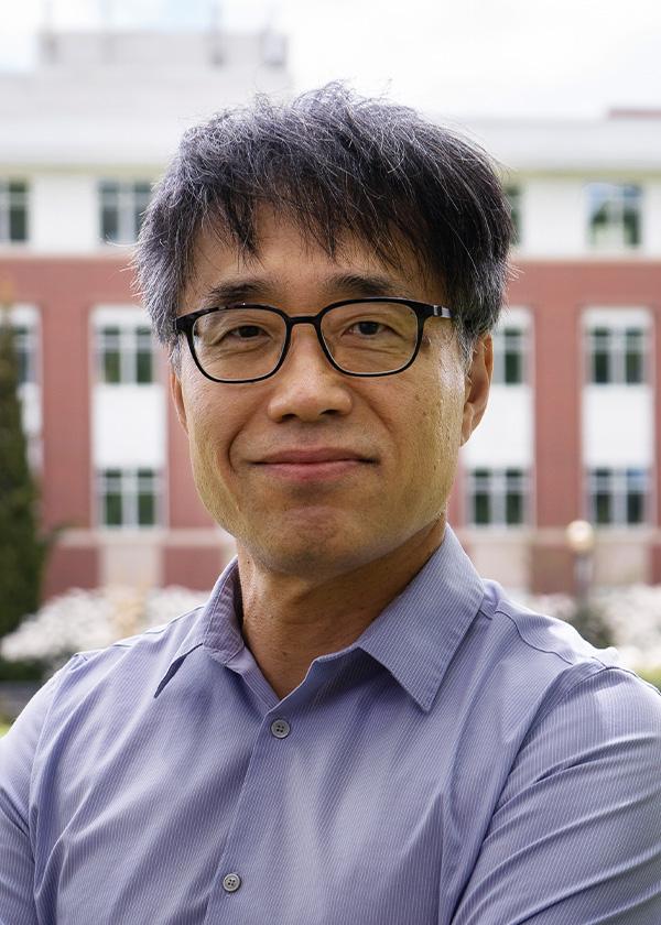 Outdoor photo of Yun-Shik Lee