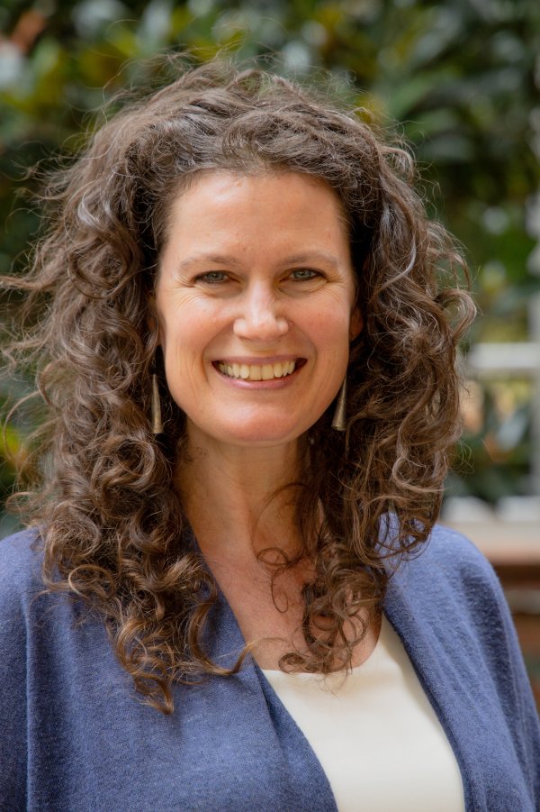 head shot of Kirsten Grorud-Colvert