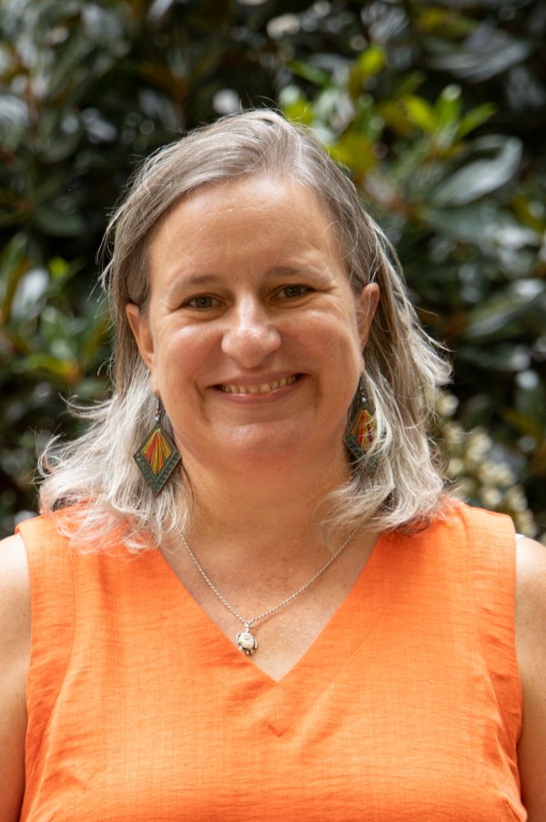 head shot of Lori Kayes