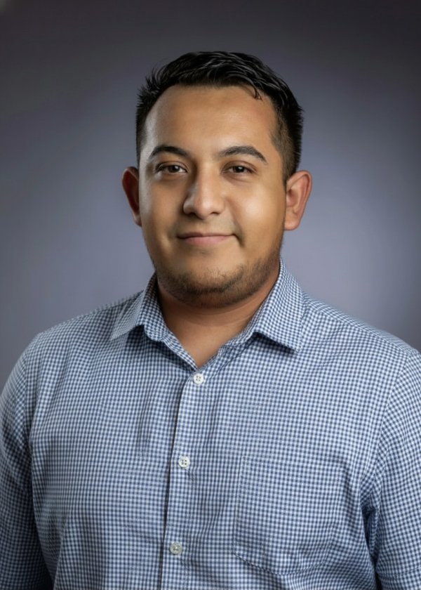 head shot of Oscar Castillo