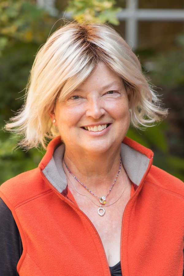 head shot of Lesley Blair