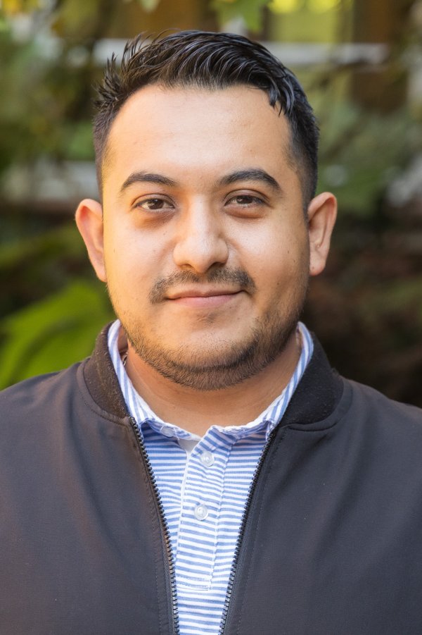 head shot of Oscar Castillo