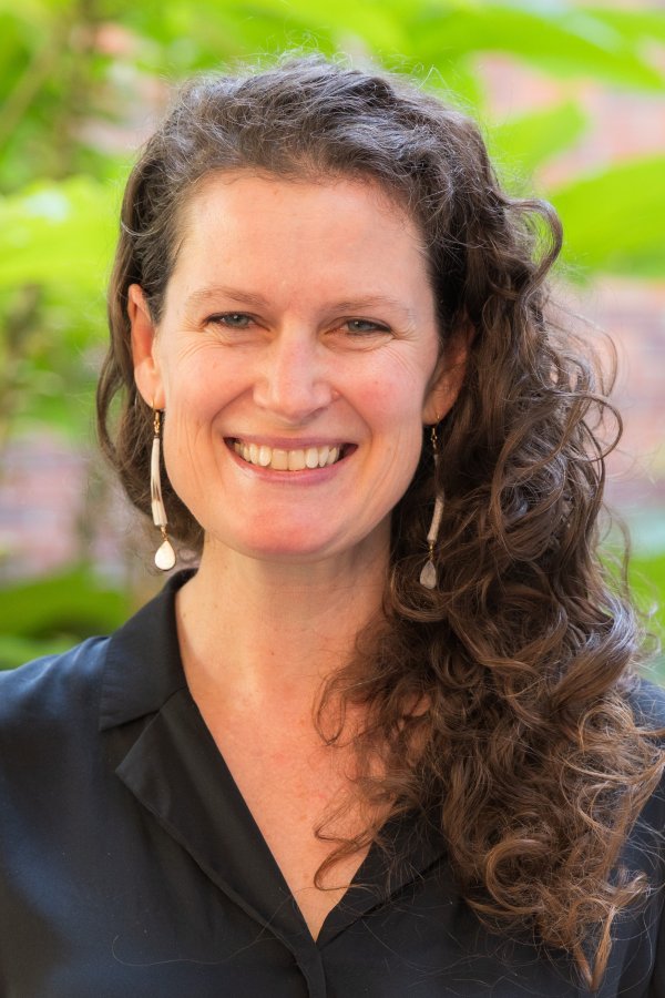 head shot of Kirsten Grorud-Colvert