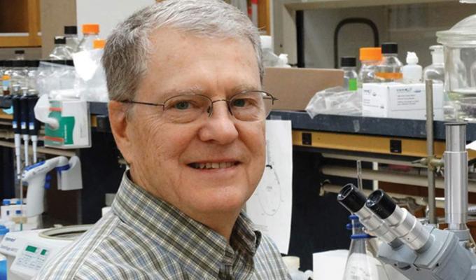 Bruce Geller in microbiology lab