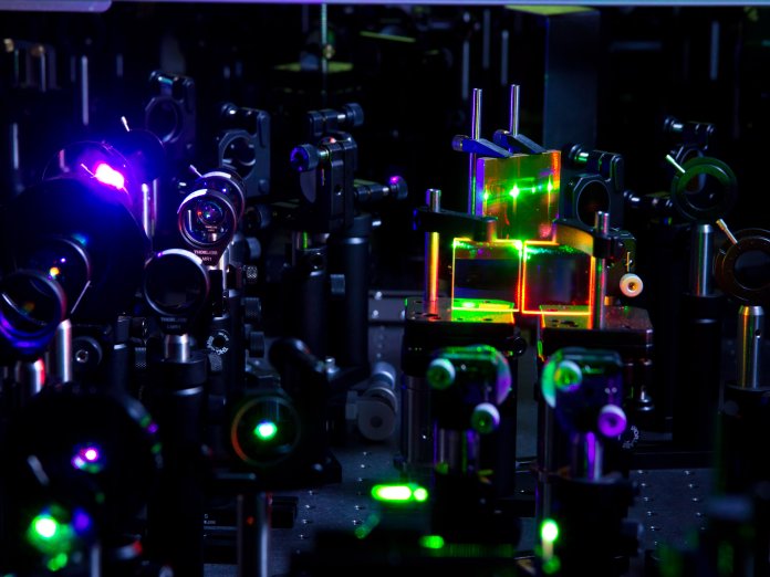 Lazers shine in mirrors.
