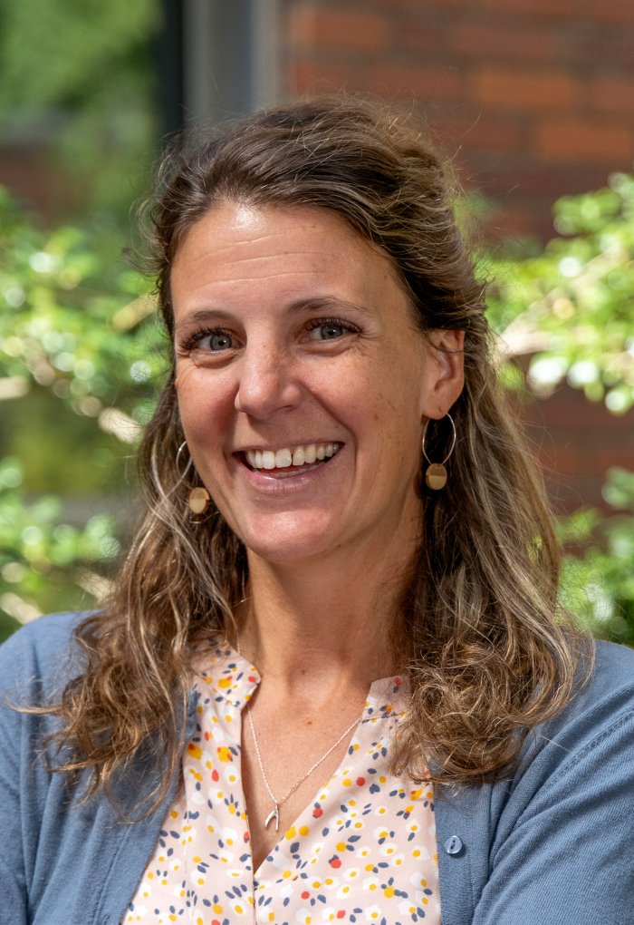 headshot of Lindsay Biga