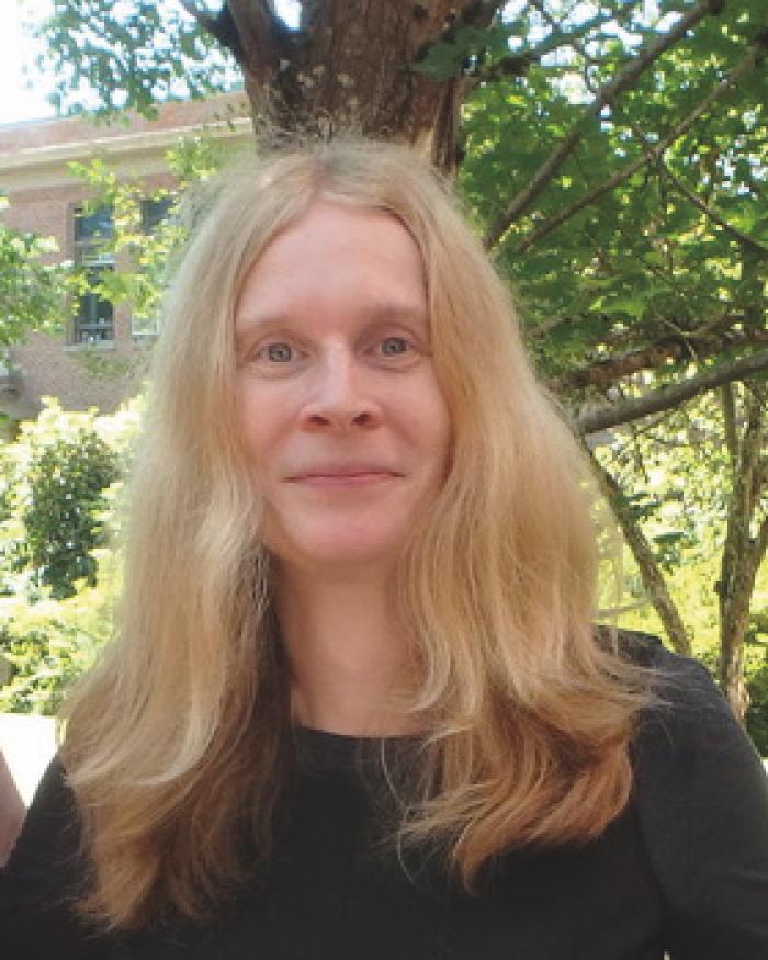Portrait photo of Isabelle Logan.