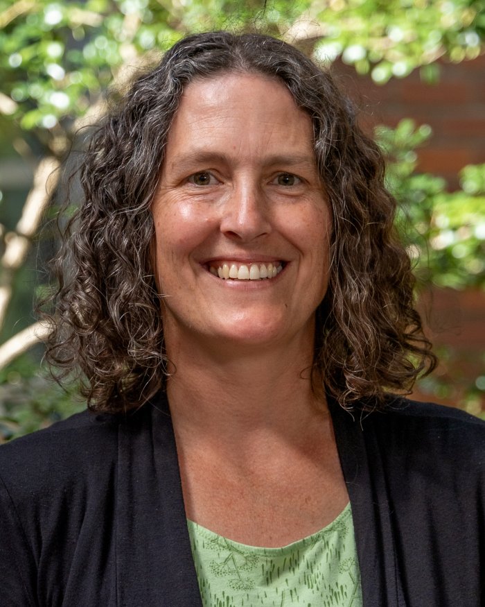 headshot of Nicole Ahr