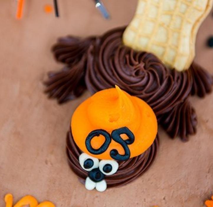 beaver decoration on cake