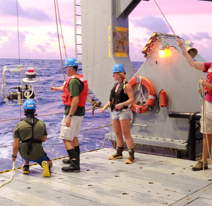 Giovannoni lab performs research off of a boat